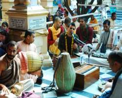 The visitors fill with excitement and are overjoye The visitors fill with excitement and are overjoyed right at the time they enter the temple premises. The sound of Mridanga, Kirtan and Kartals make